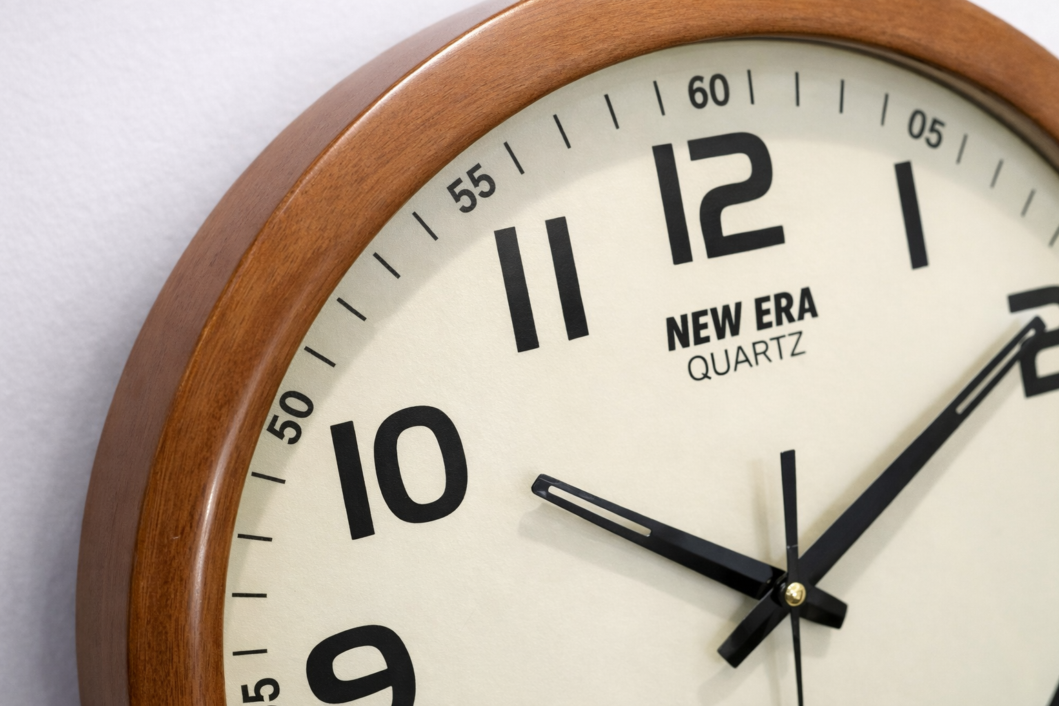 New Era 13 Inch Classic Wall Clock – Model 1101 with Step Movement 2